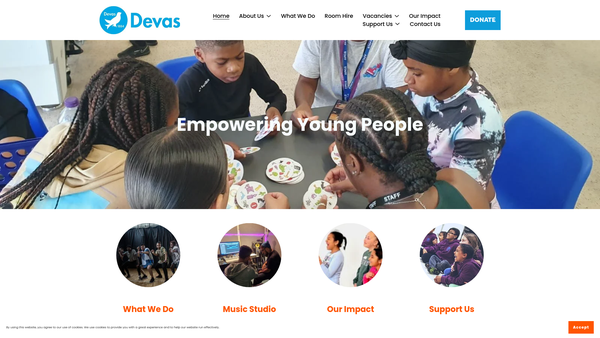Screenshot of the Devas Club website