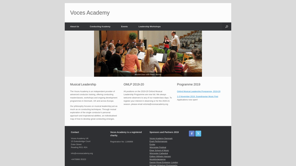 Screenshot of the Voces Academy website