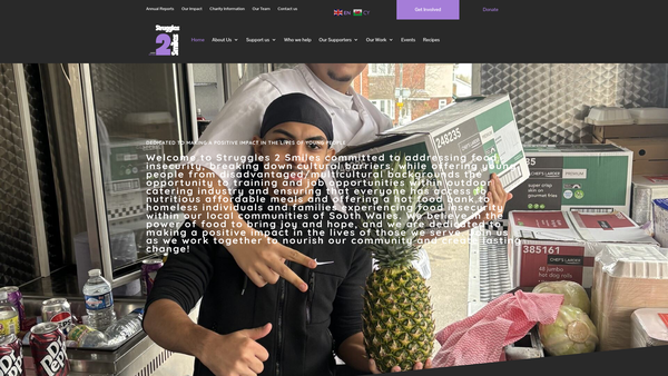 Screenshot of the Struggles 2 Smiles website